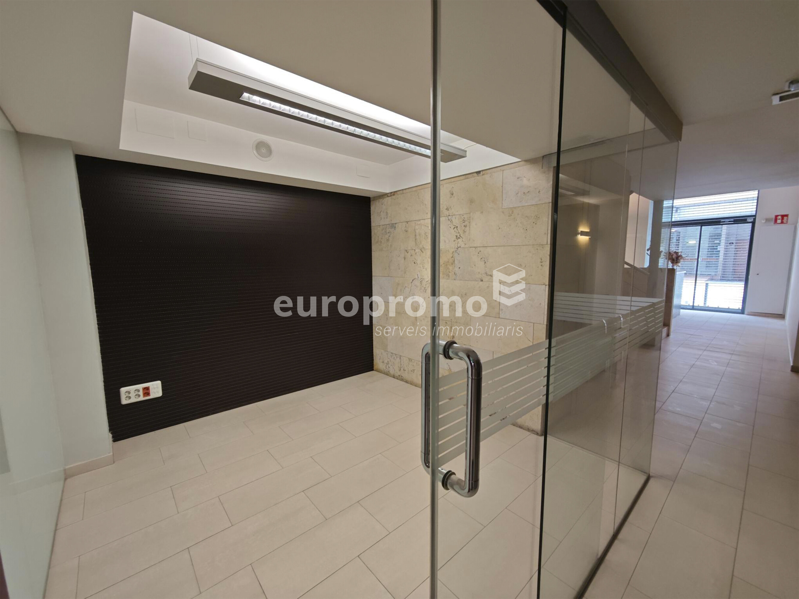 Local de 400m2 situat al centre de Girona!